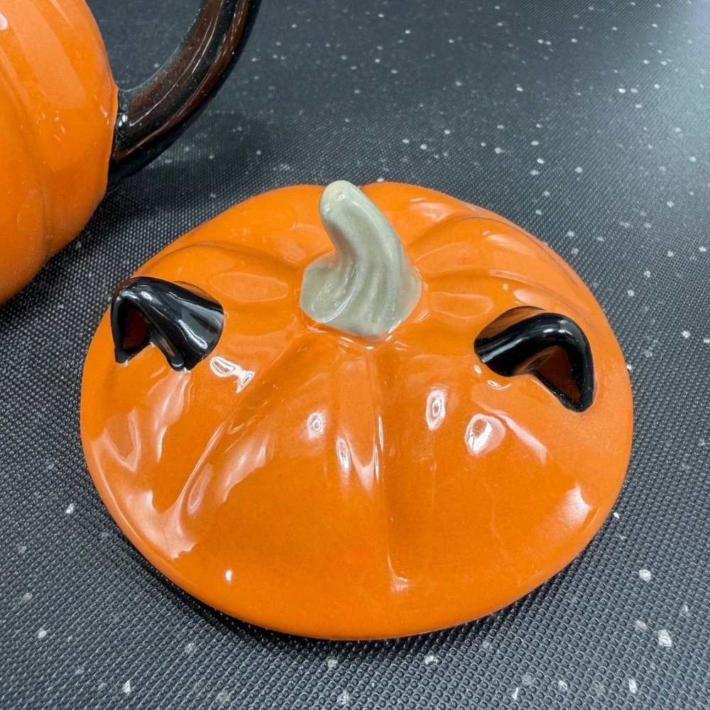 Pottery Barn Peek A Boo Cat Lidded Mug Halloween Pumpkin Black Cat Ceramic Cup